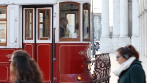Alte Tram in Lissabon