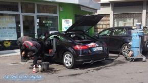 Audi TT in der Autowäsche