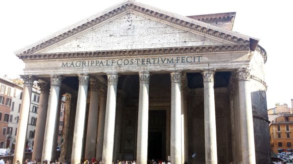 Pantheon Haupteingang