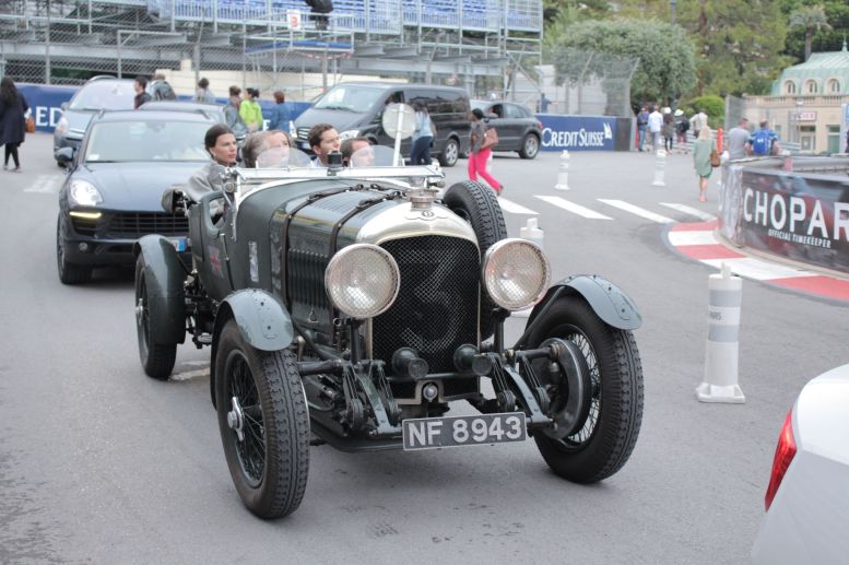 Alter Bugatti auf der Avenue de Monte Carlo