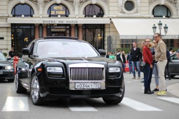 Rolls Royce Phantom vor dem Hotel de Paris in Monaco