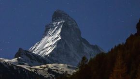 Matterhorn bei Nacht Hochformat