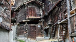 Typisches Stelzenhaus in Zermatt