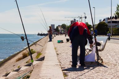 Angler am Tejo in Lissabon