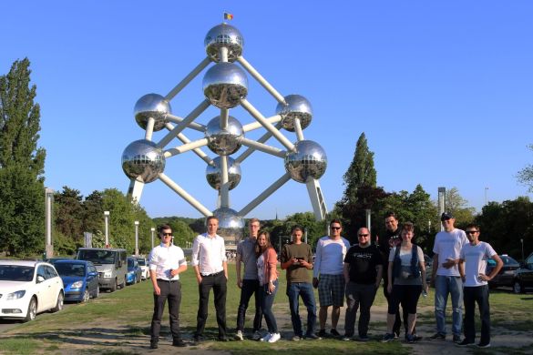 Teilnehmer am Atomium in Brüssel