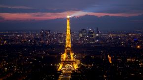 Eiffelturm und La Defense vom Tour Montparnasse aus Paris