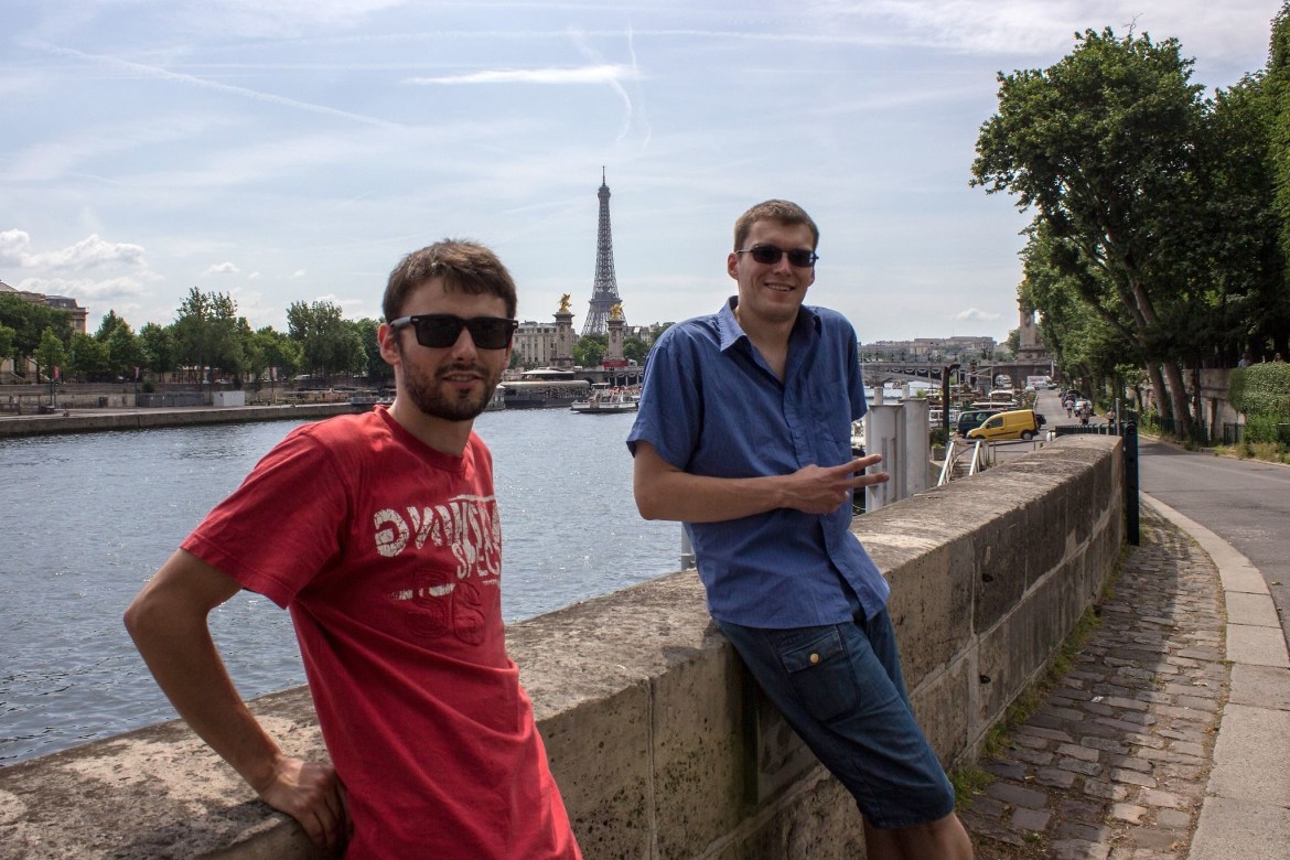Willy und Robert vor Eiffelturm