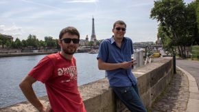 Willy und Robert vor Eiffelturm