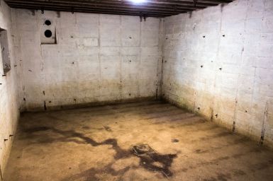 Innenraum eines Bunkers am Pointe du Hoc