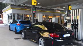 BMW M2 Heck und Ford Focus RS