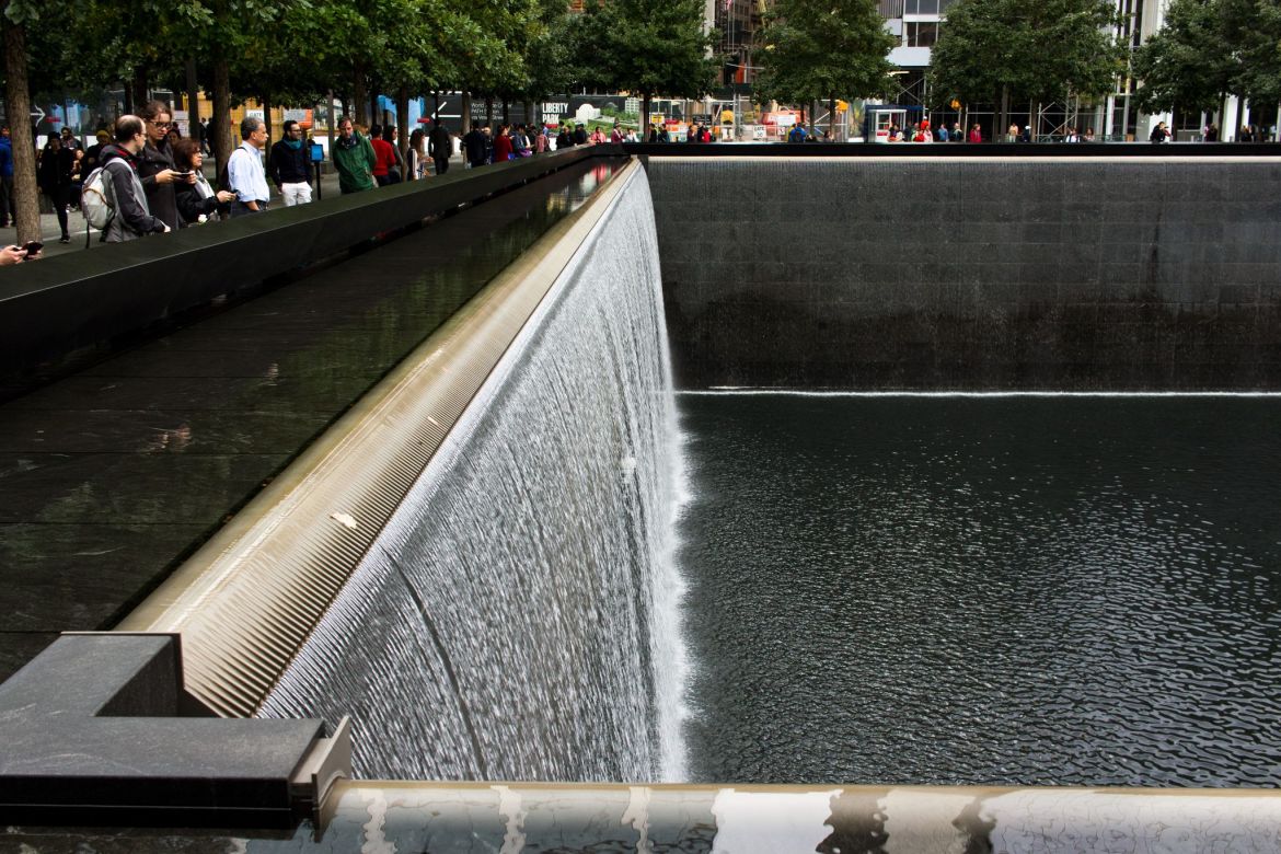 Wasserfall am 9 11 Memorial World Trade Center New York City
