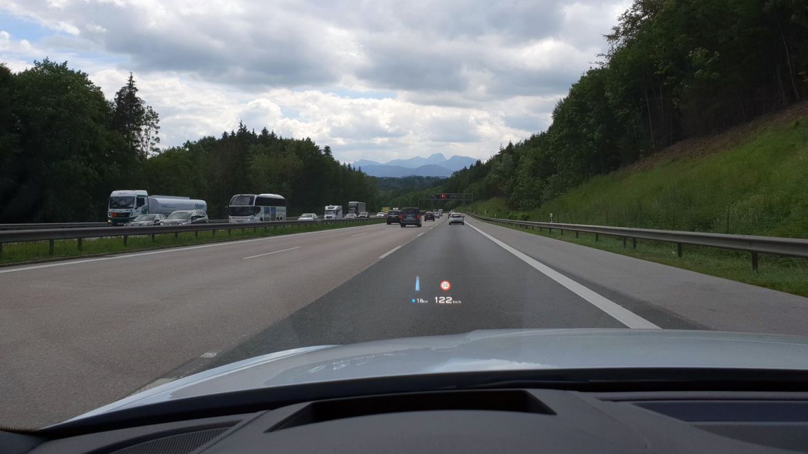 Auf der A8 Richtung Salzburg die Alpen sehen