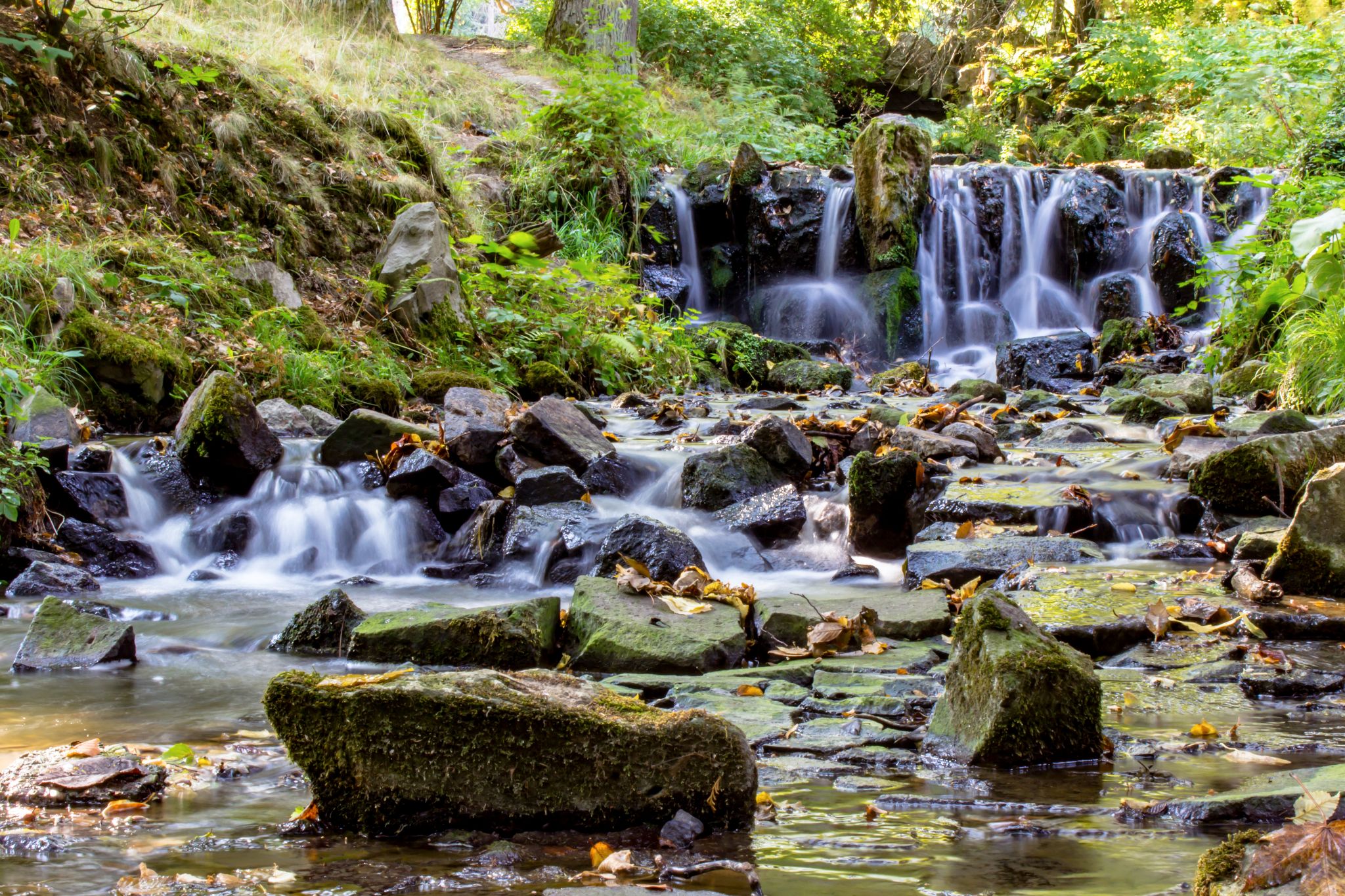 Kleiner Fluss im Bergpark Wilhelmshöhe, Kassel