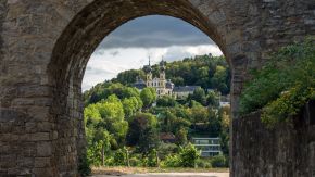 Torbogen in den Weinbergen der Festung Marienberg, Würzburg