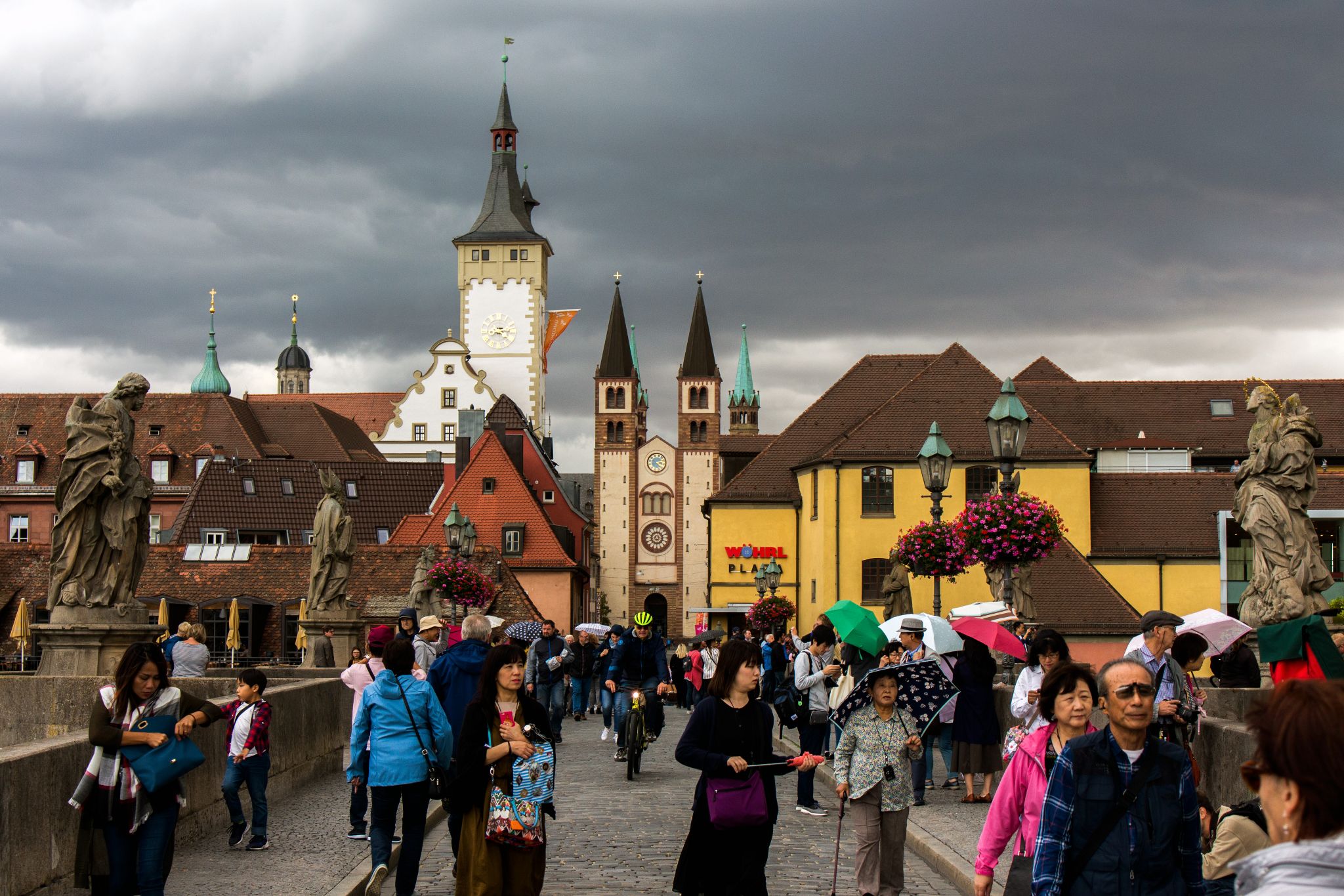 Würzburger Altstadt von der Mainbrücke aus gesehen