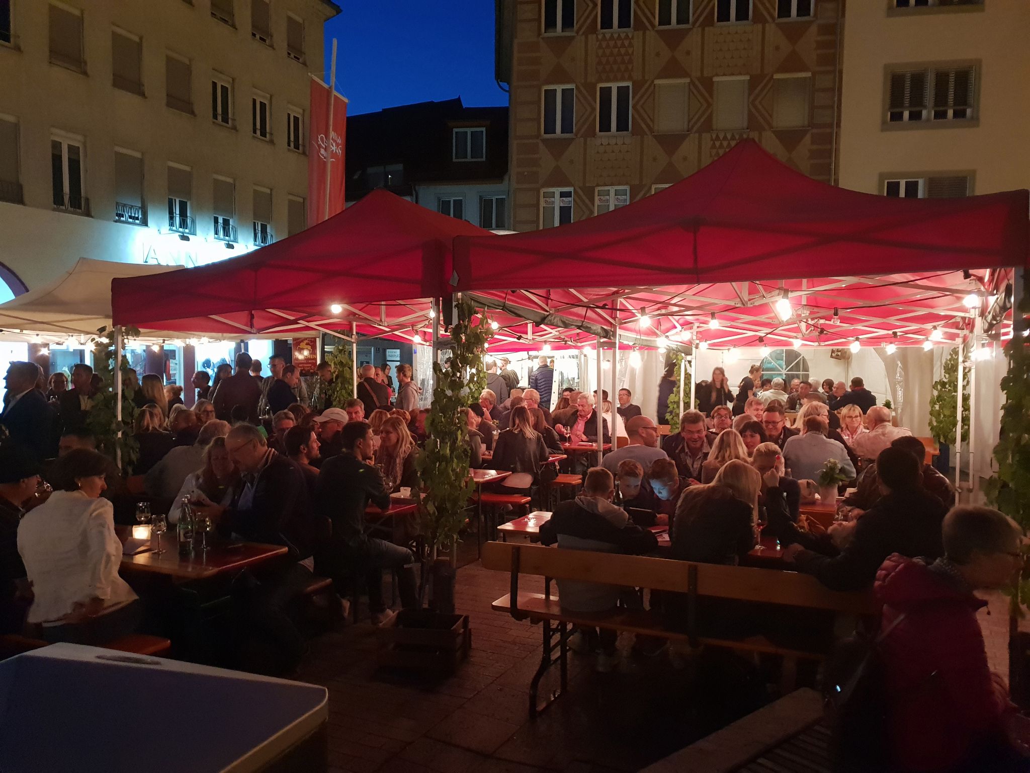 Weinparade auf dem Markplatz Würzburg