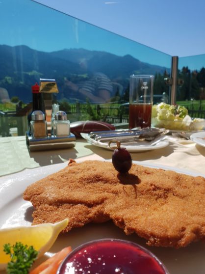 Cordon Bleu mit Aussicht in Jenbach, Österreich