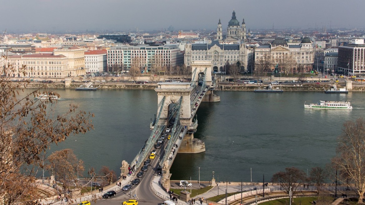 Kettenbrücke und Donauufer, Budapest