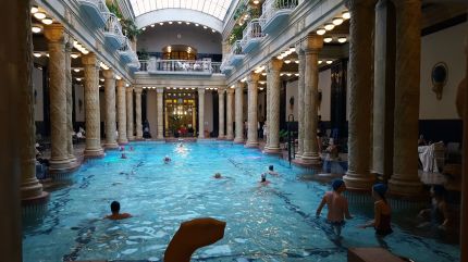 Schwimmbecken im Gellért-Bad, Budapest
