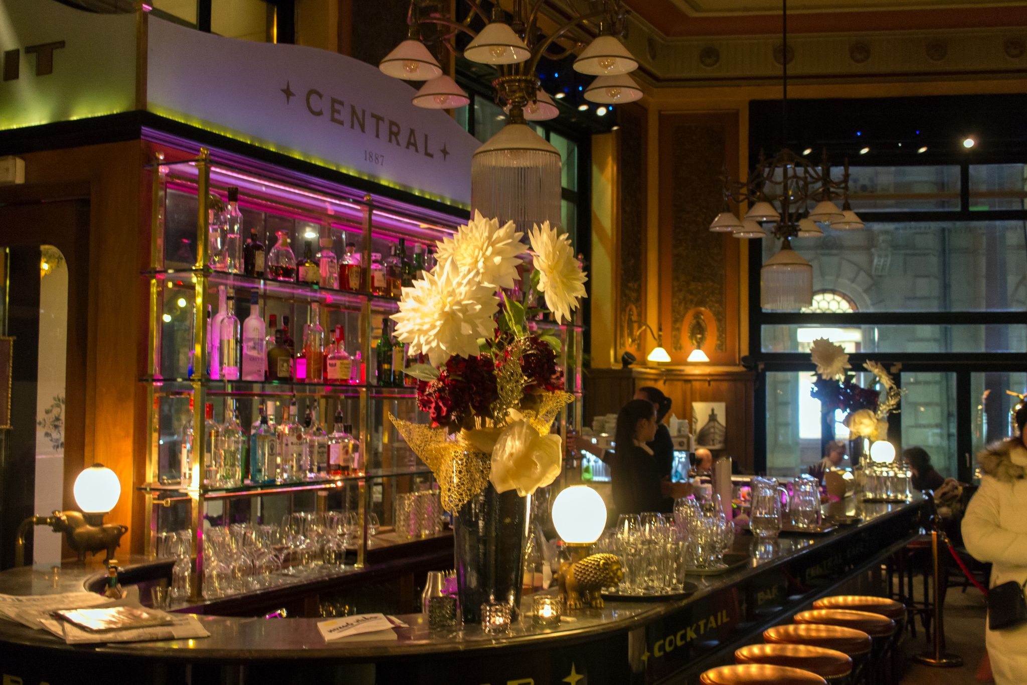 Bar im Café Central, Budapest