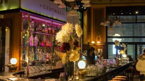 Bar im Café Central, Budapest