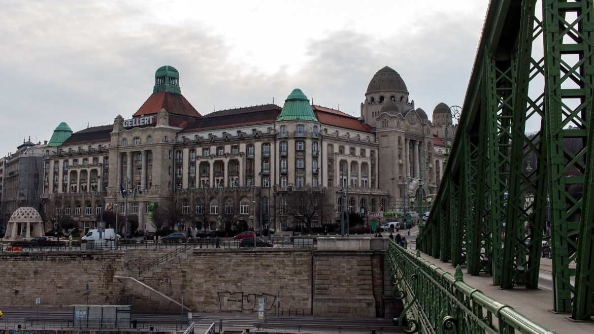 Gellért-Hotel Budapest von der Freiheitsbrücke aus