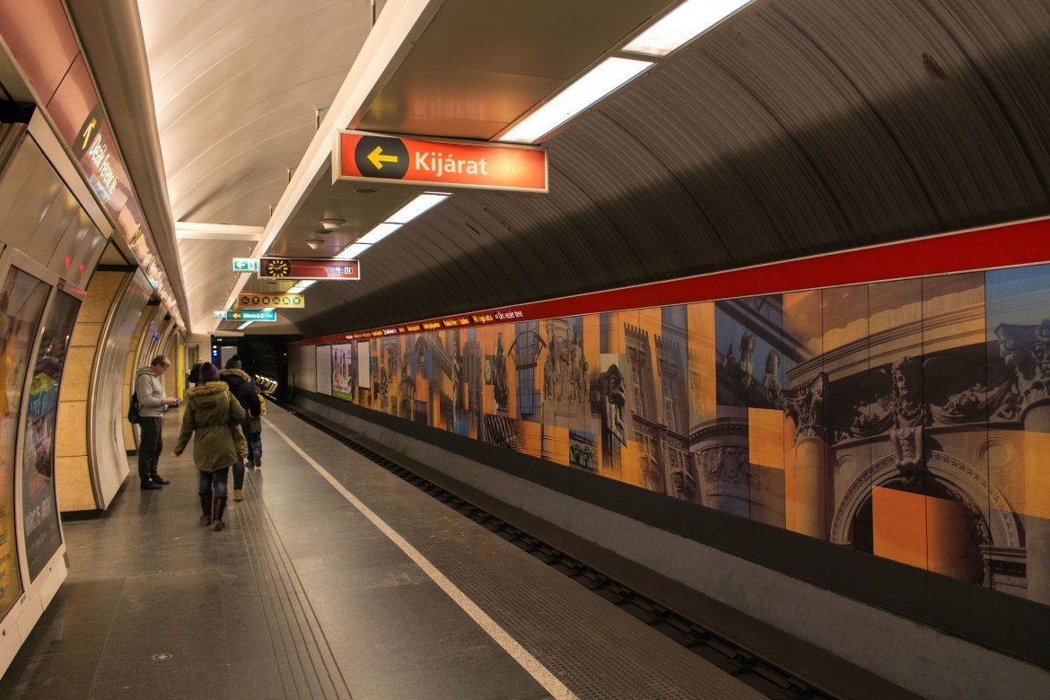 U-Bahn Haltestelle Kijárat, Budapest, Ungarn