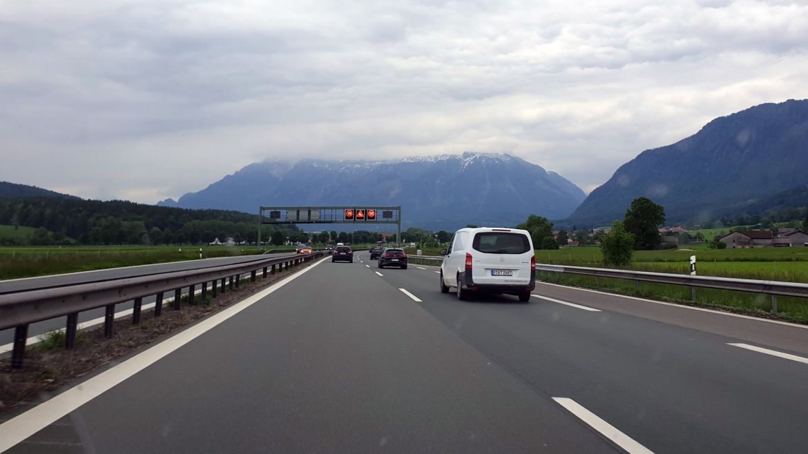 Alpen von der Autobahn aus gesehen