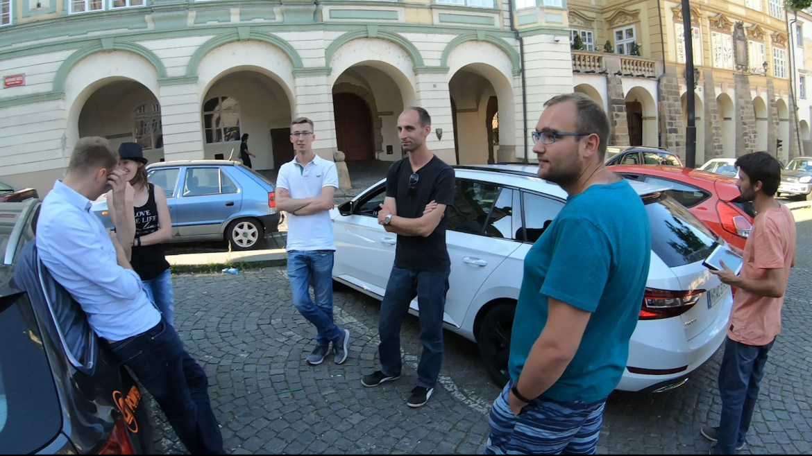 Rallyeteilnehmer 2019 am Ziel in Prag