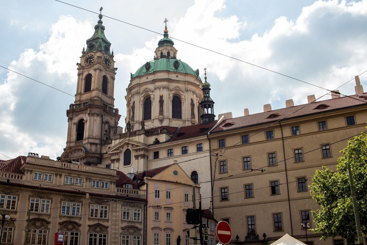 St.-Nikolaus-Kirche vom Malostranské náměstí aus, Prag
