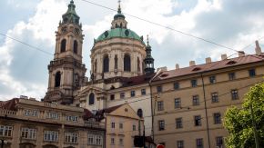 St.-Nikolaus-Kirche vom Malostranské náměstí aus, Prag