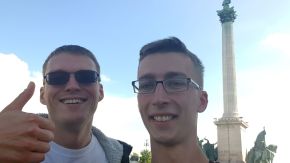 Team DREIst am Heldenplatz in Budapest