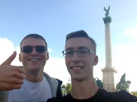 Team DREIst am Heldenplatz in Budapest