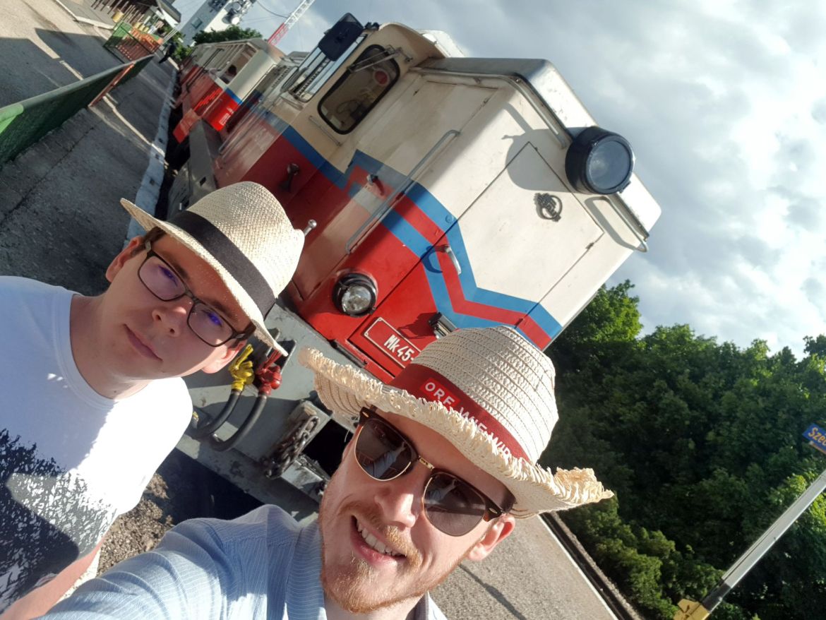 Team Strohhut bei der Kindereisenbahn in Budapest