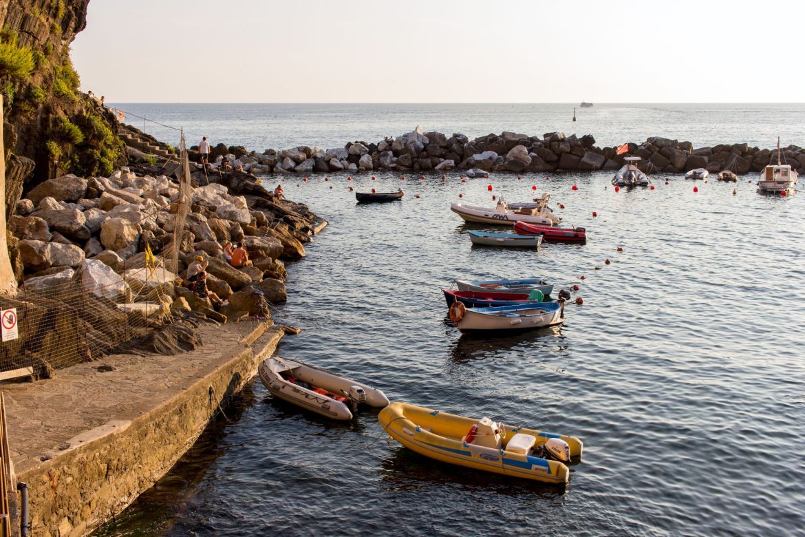 Boote im Hafen von Riomaggiore, Cinque Terre
