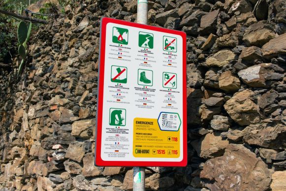 Warnschild Cinque Terre Wanderpfad