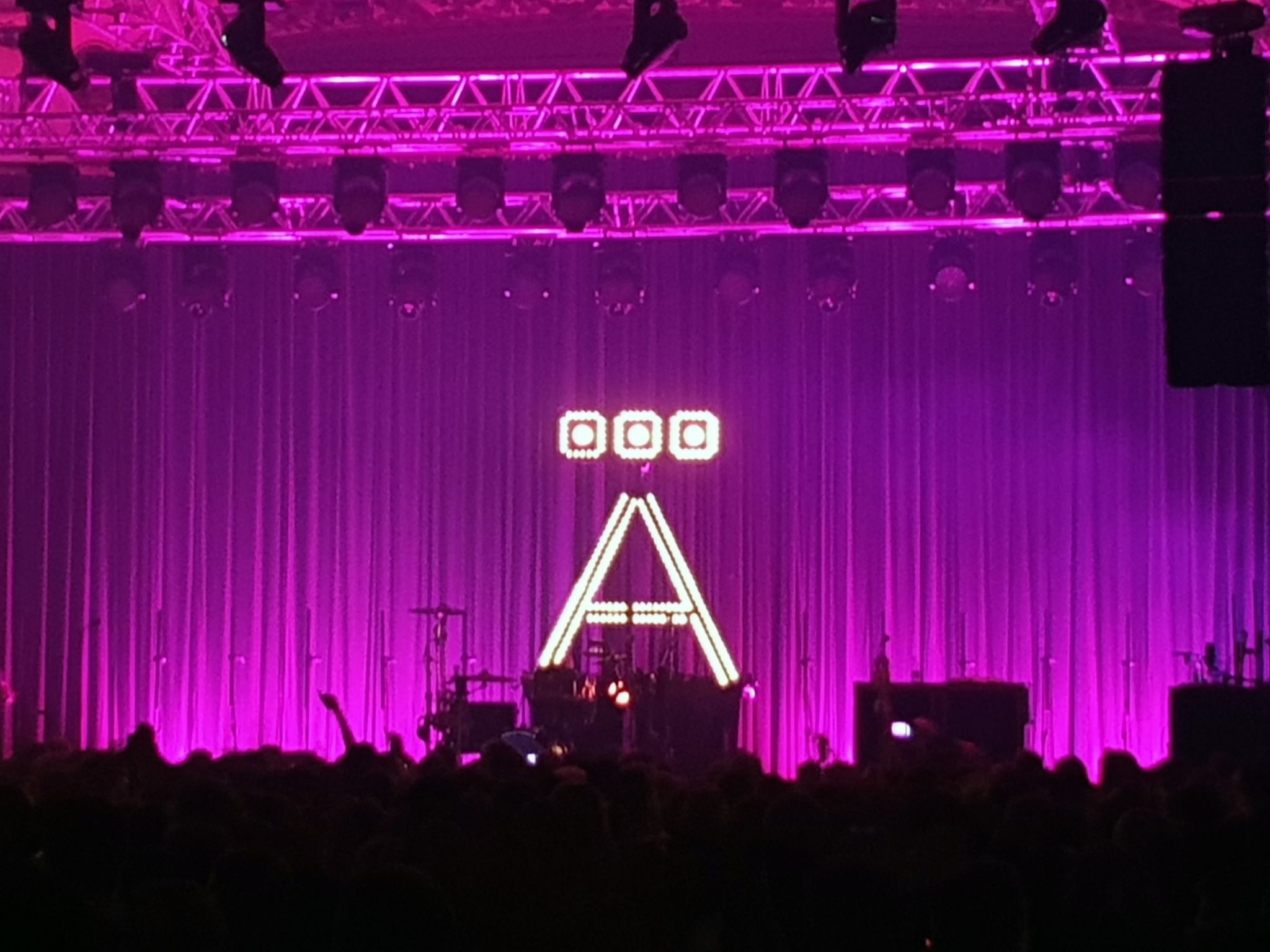 Ärzte Bühne in der Lucerna Music Hall in Prag