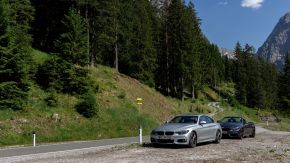 BMW M4 Cabrio und 440i Coupé in den Bergen