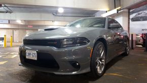 Dodge Charger GT am Flughafen Toronto Pearson International YYZ