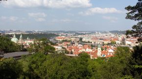 Prag und die Moldau von oben