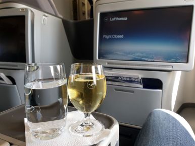 Sekt zum Empfang in der Lufthansa Business Class