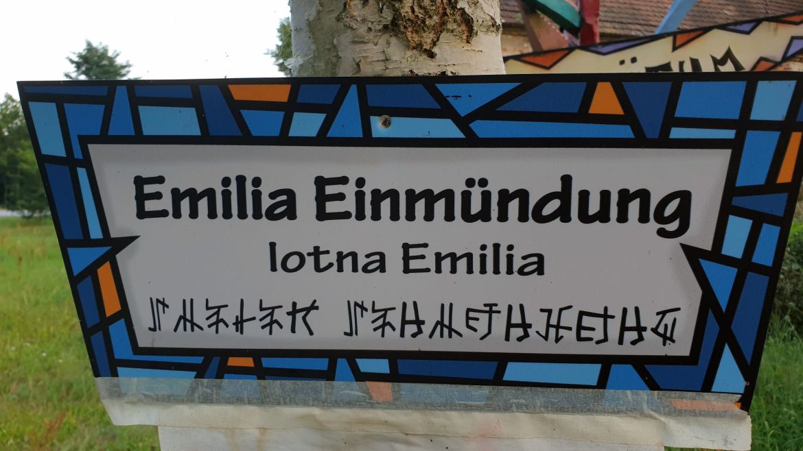 Emilia Einmündung Schild Einsiedel