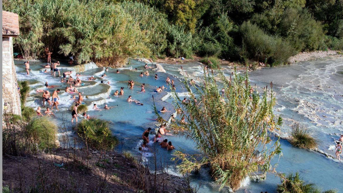 Becken im Wasserfall von Saturnia, Toskana, Italien