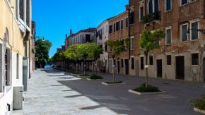 Leerer Platz ohne Touristen in Venedig