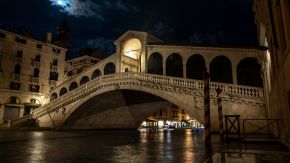 Rialtobrücke bei Nacht, Venedig