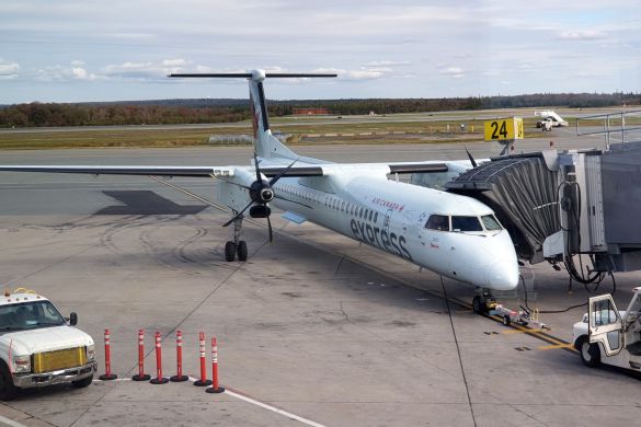 Air Canada Express Maschine am Toronto Pearson International Airport