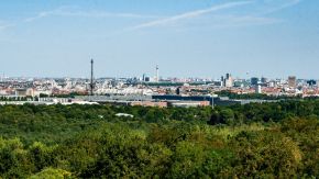Berlin Skyline vom Teufelsberg aus
