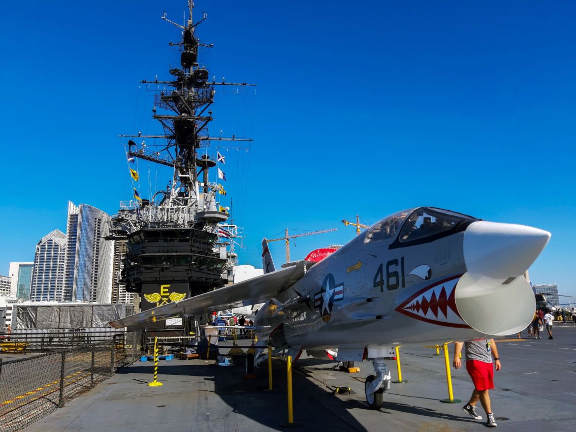 F-8K Crusader 461 Kampfflugzeug USS Midway San Diego