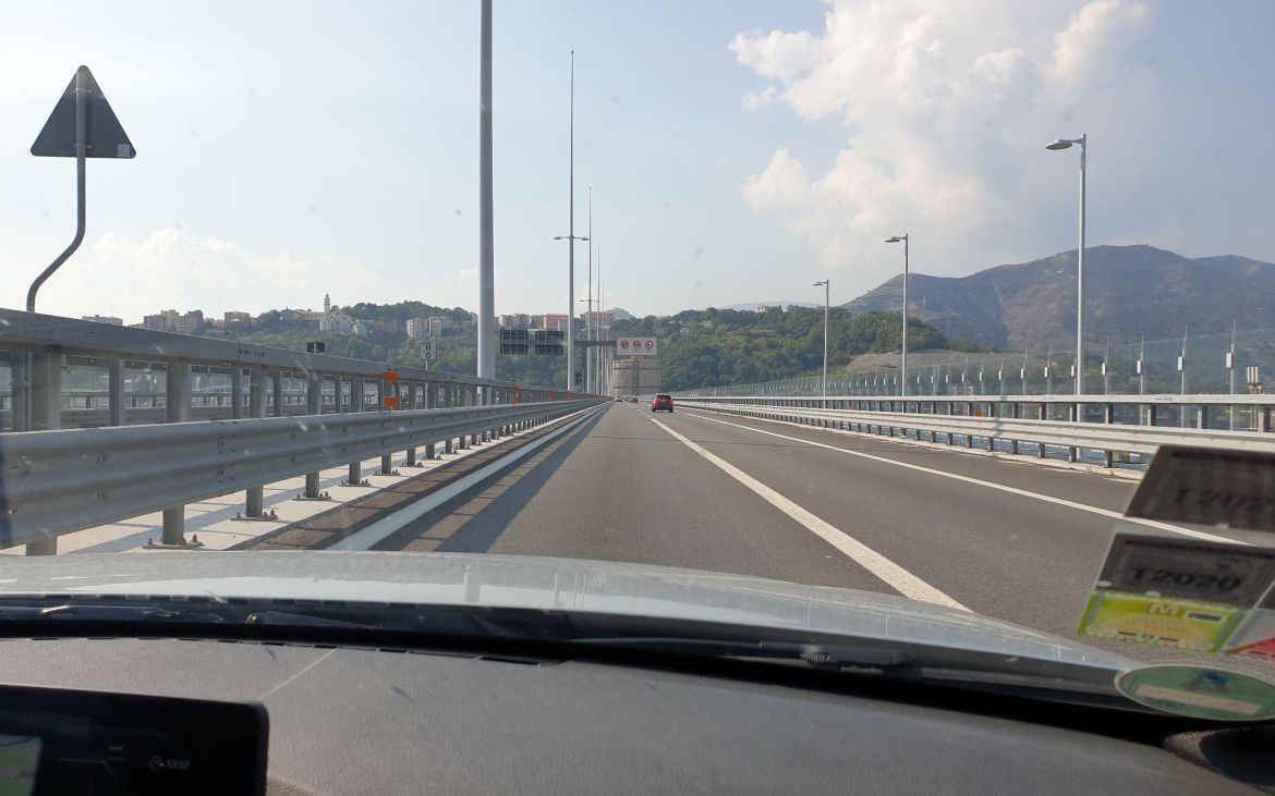 Autobahn überhalb von Genua im BMW 440i Coupé