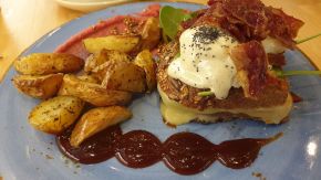 Frühstück im Café EatMyTrip in Barcelona